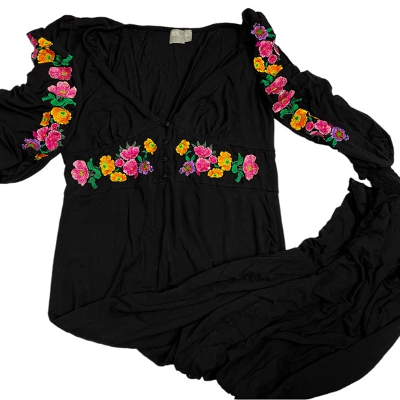 Maternity Dresses size M embroidery - Picture 2 of 2